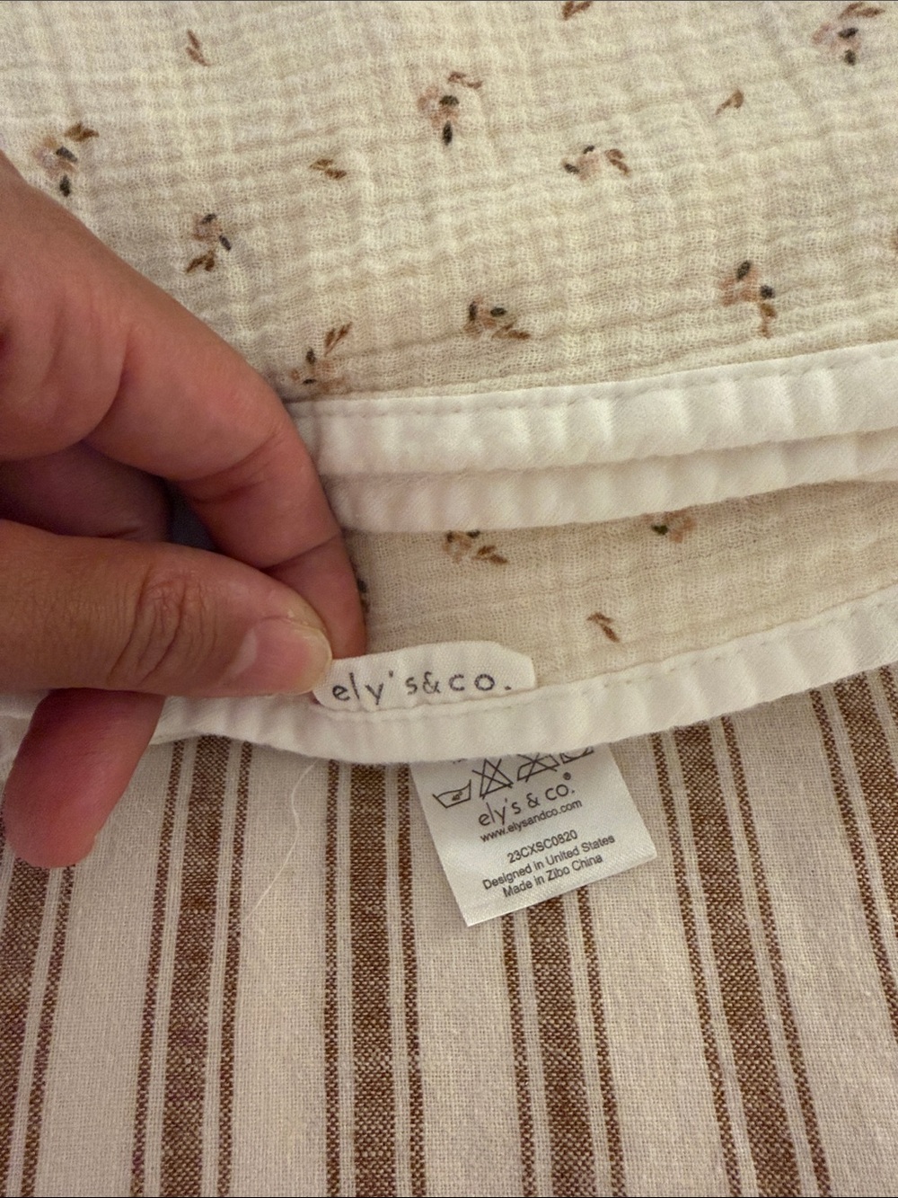 Ely & Co baby swaddle - Picture 2 of 3